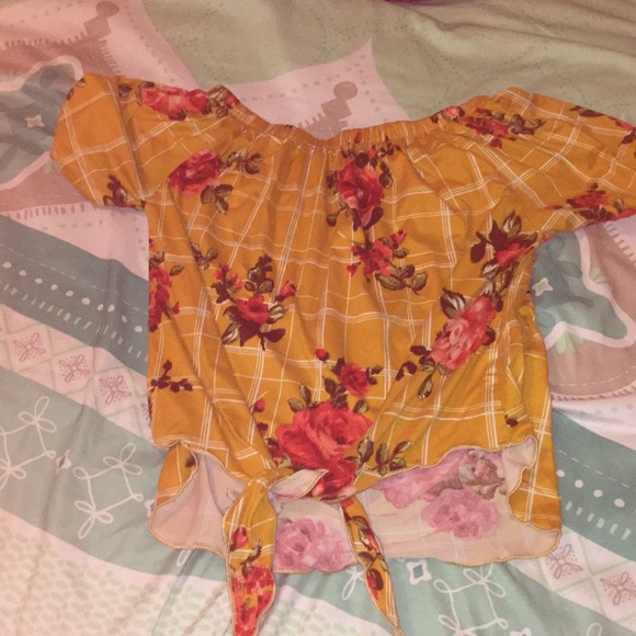 Rose designs yellow of the shoulder top - Picture 1 of 1